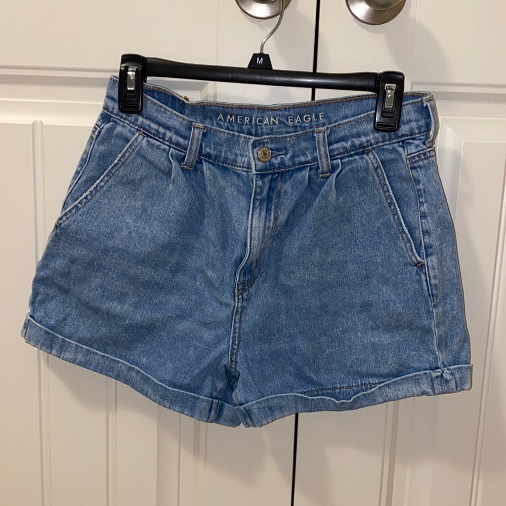 American Eagle Women’s Mom Shorts